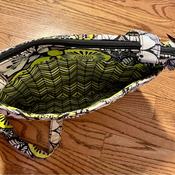 Vera Bradley Tablet Hipster Citron 10x12x2”
Lime Black White Floral Cross Body - Picture 9 of 10